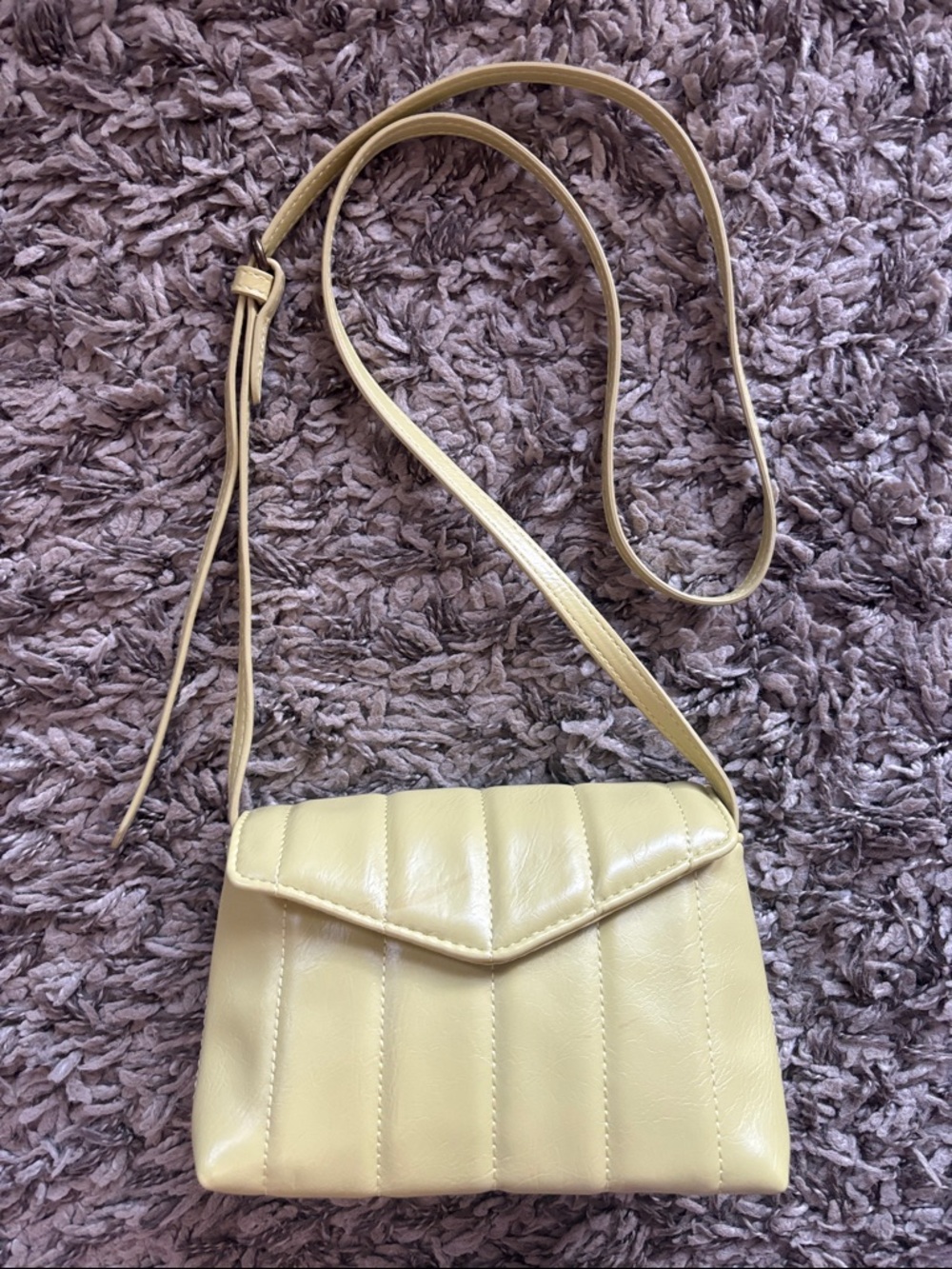 Universal Thread Quilted Crossbody in citron
